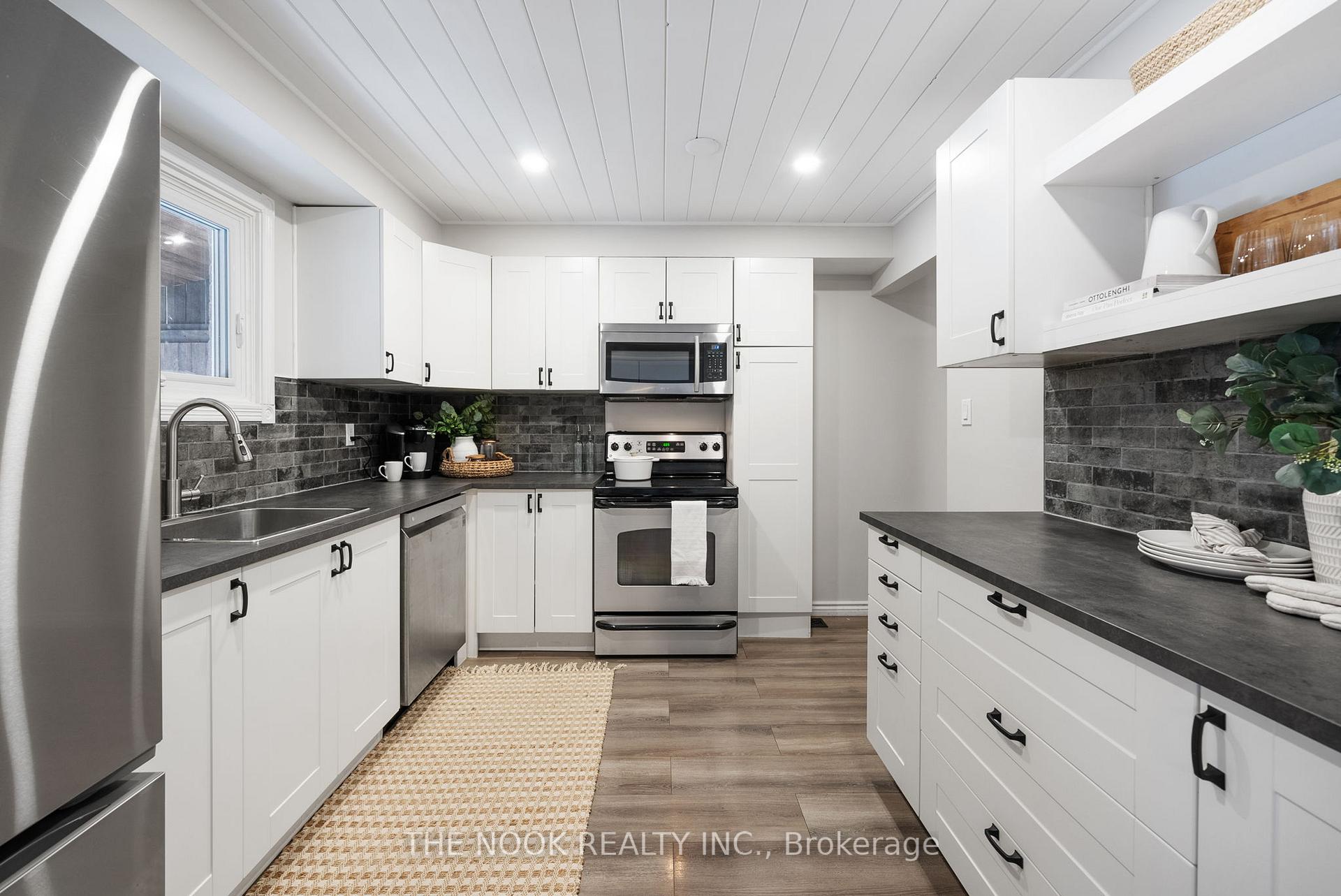 Photo 10 of 694 Sugar Maple Crescent, Whitby, Williamsburg — HOMEH