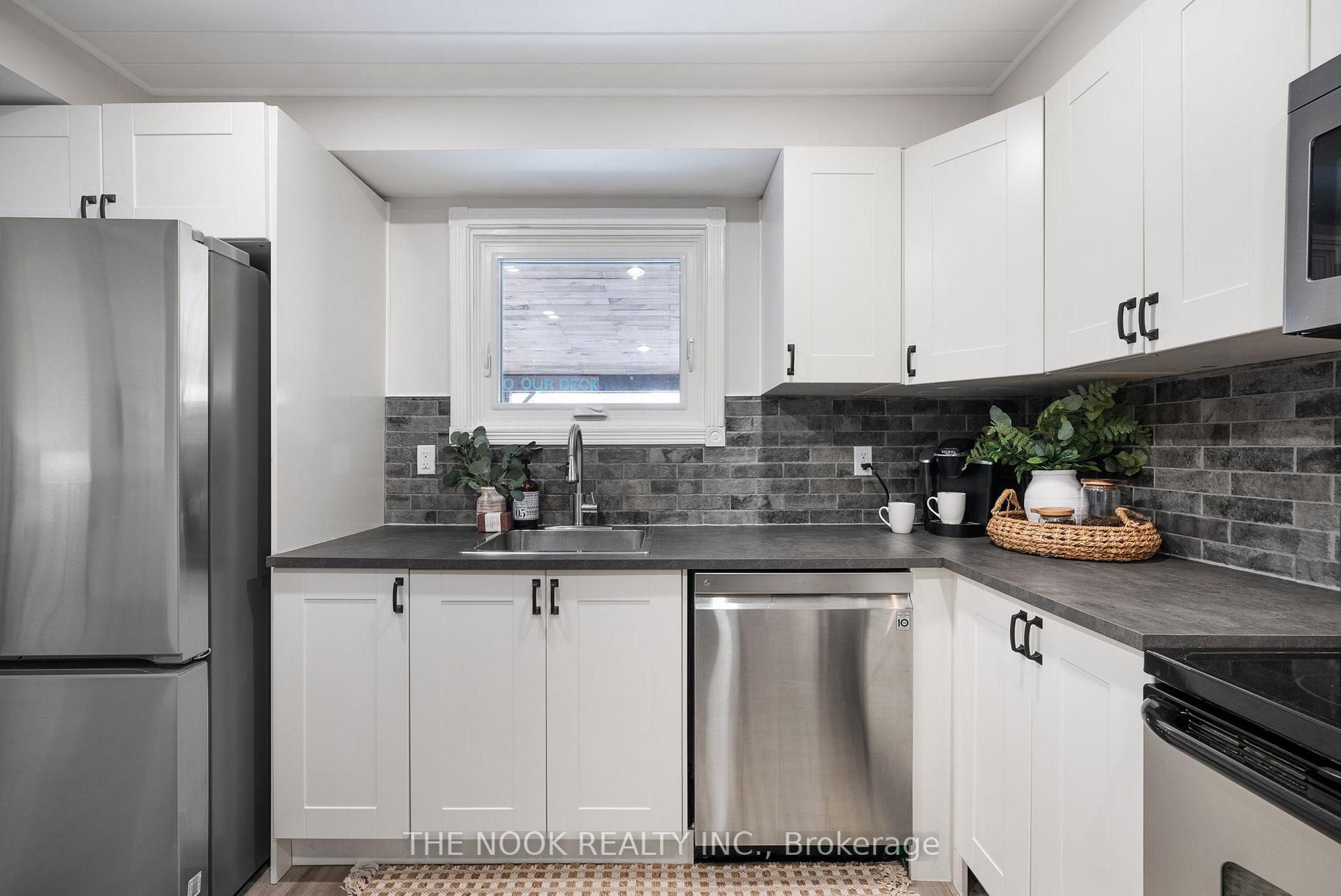 Photo 11 of 694 Sugar Maple Crescent, Whitby, Williamsburg — HOMEH