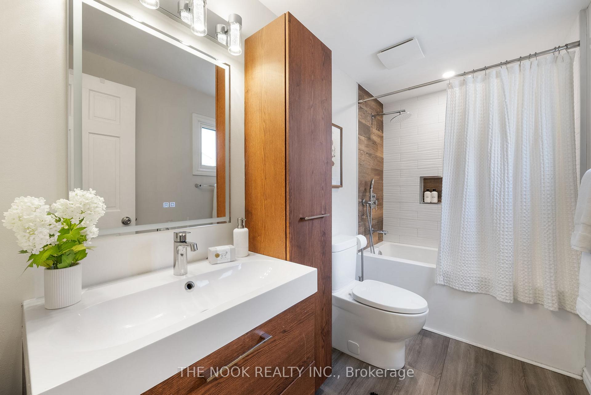 Photo 18 of 694 Sugar Maple Crescent, Whitby, Williamsburg — HOMEH