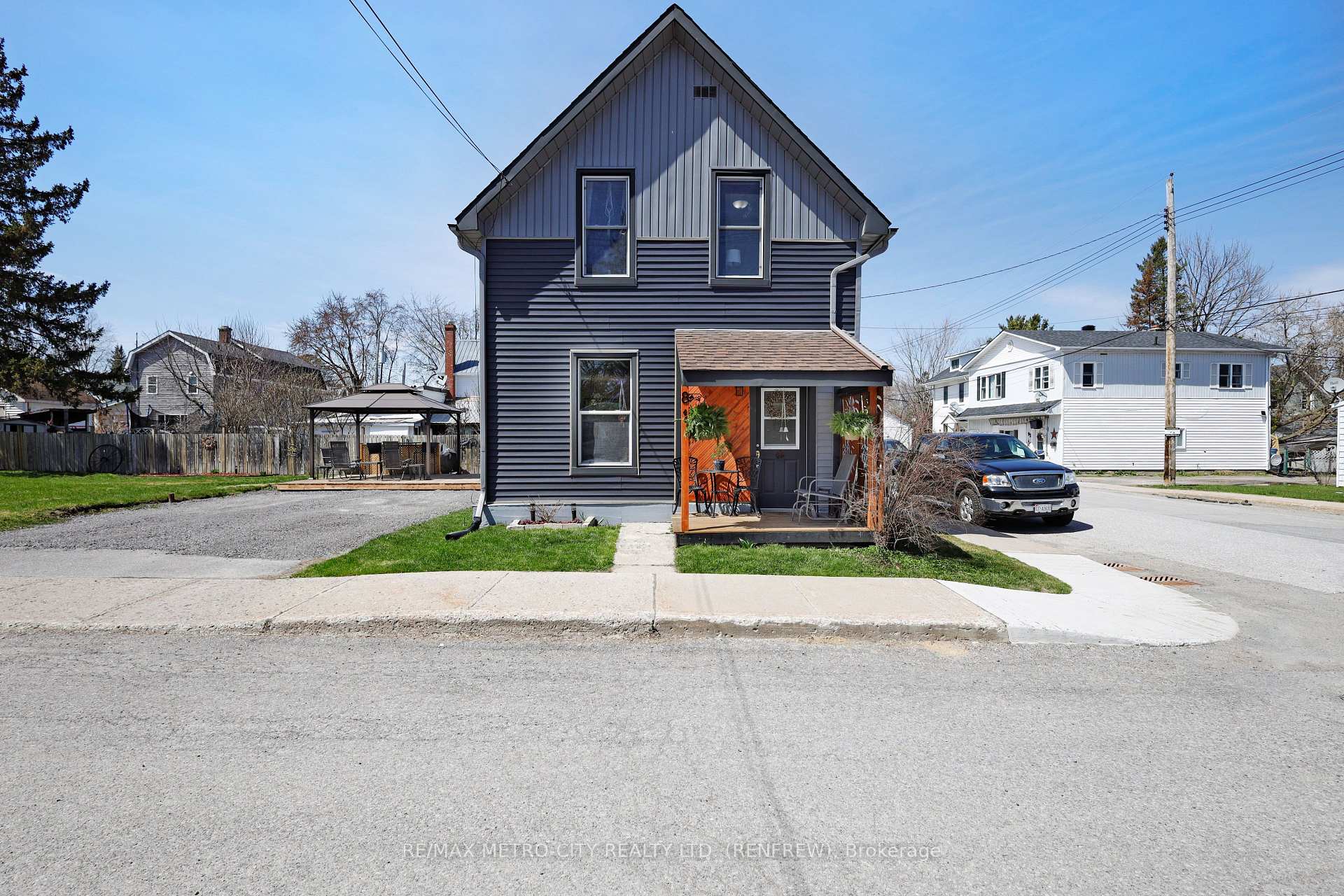 Photo 3 of 81 Tierney Street S, Arnprior — HOMEH