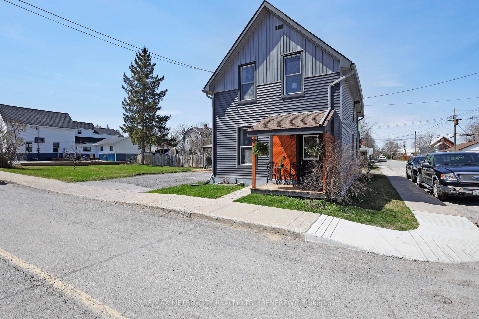 Photo 2 of 81 Tierney Street S, Arnprior — HOMEH