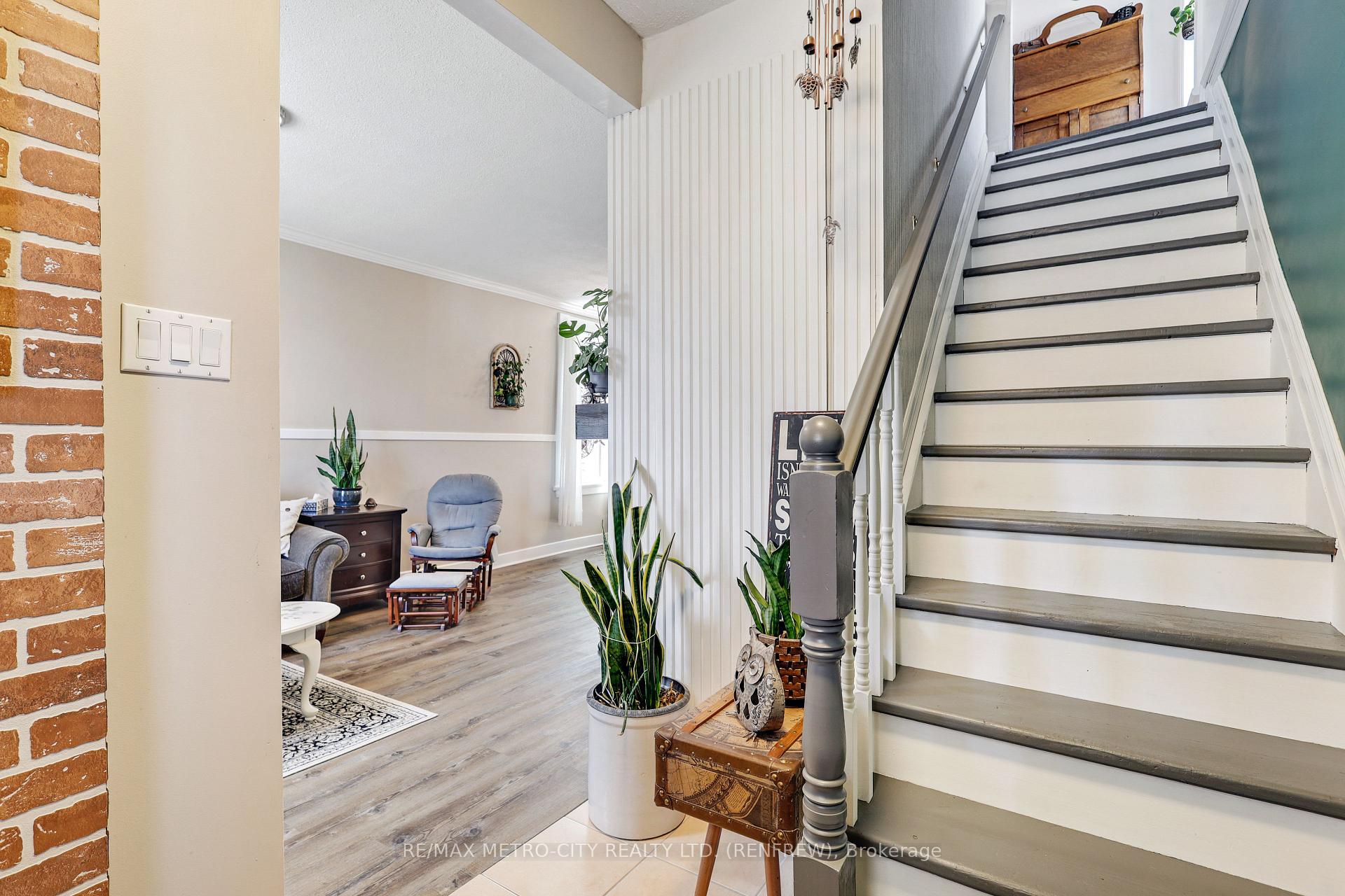 Photo 5 of 81 Tierney Street S, Arnprior — HOMEH