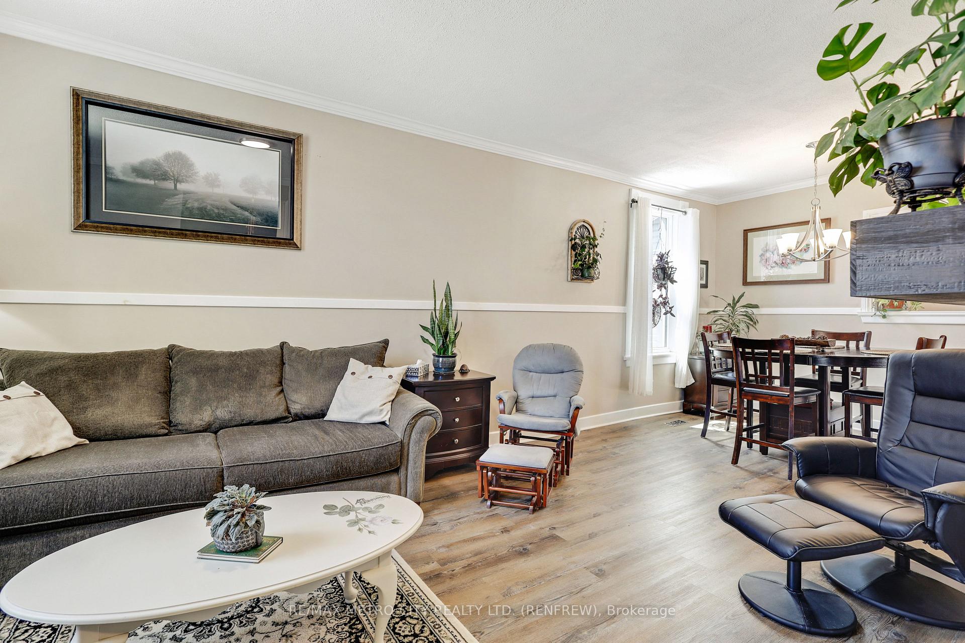 Photo 7 of 81 Tierney Street S, Arnprior — HOMEH