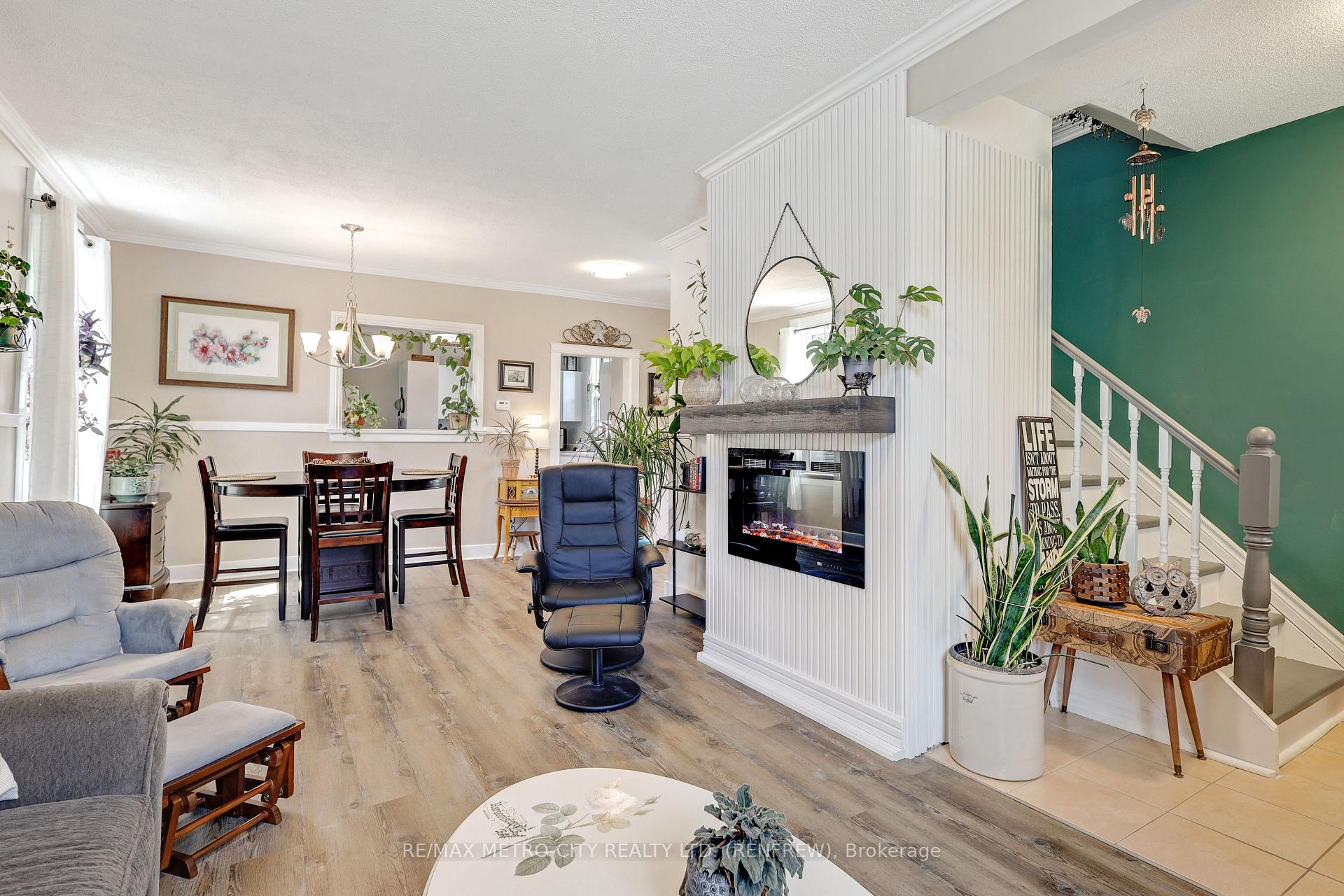 Photo 10 of 81 Tierney Street S, Arnprior — HOMEH