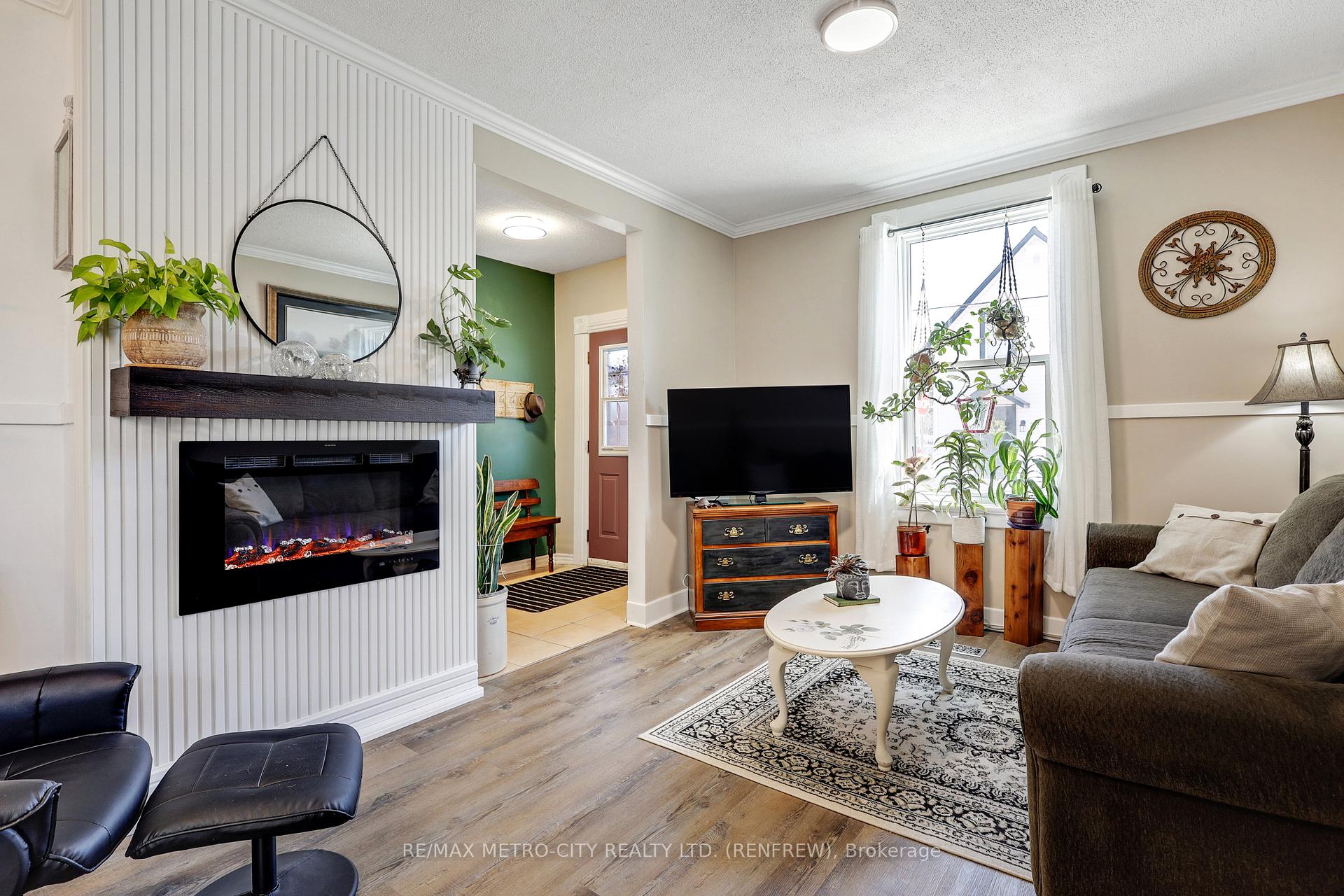 Photo 9 of 81 Tierney Street S, Arnprior — HOMEH