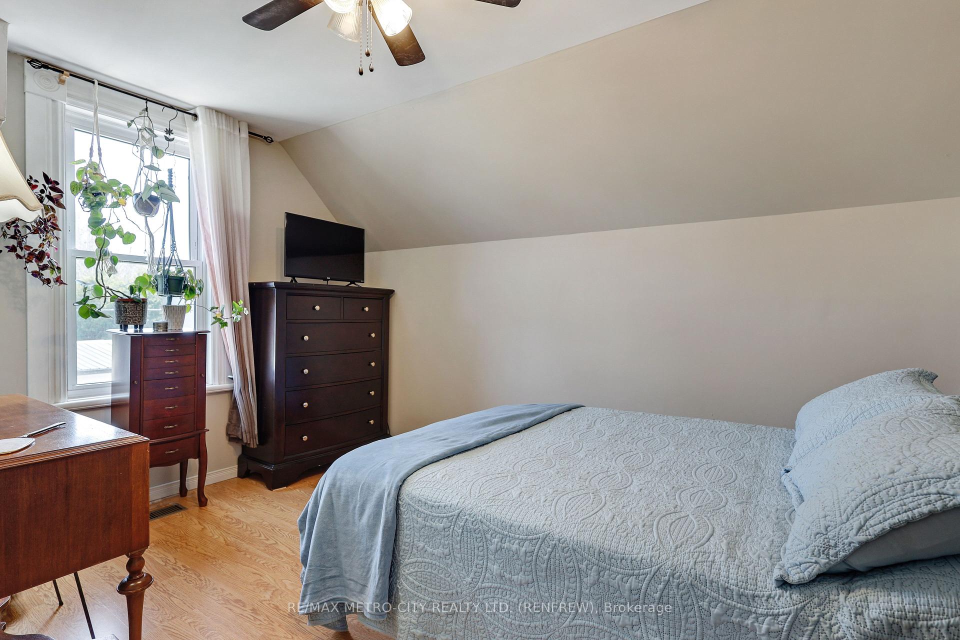 Photo 22 of 81 Tierney Street S, Arnprior — HOMEH