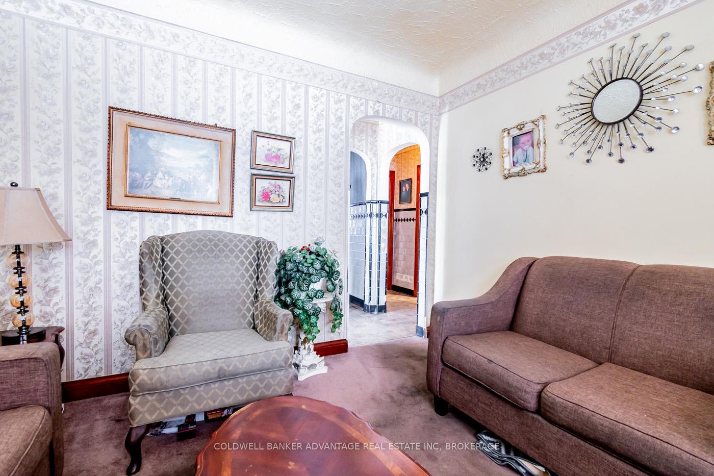 Photo 6 of 121 St. Augustine Avenue, Welland, Broadway — HOMEH