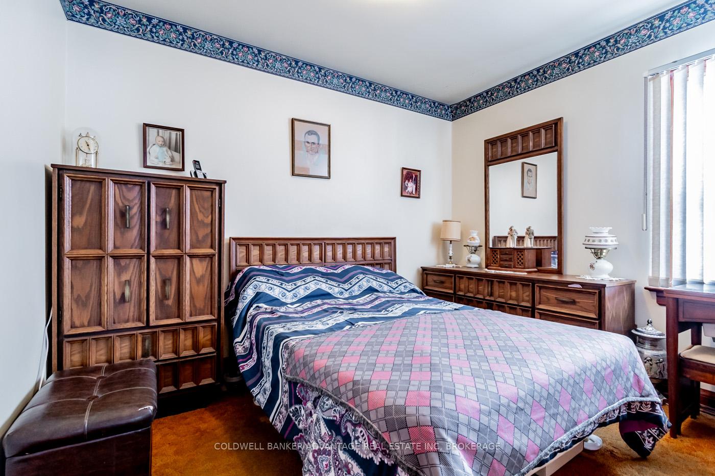 Photo 12 of 121 St. Augustine Avenue, Welland, Broadway — HOMEH