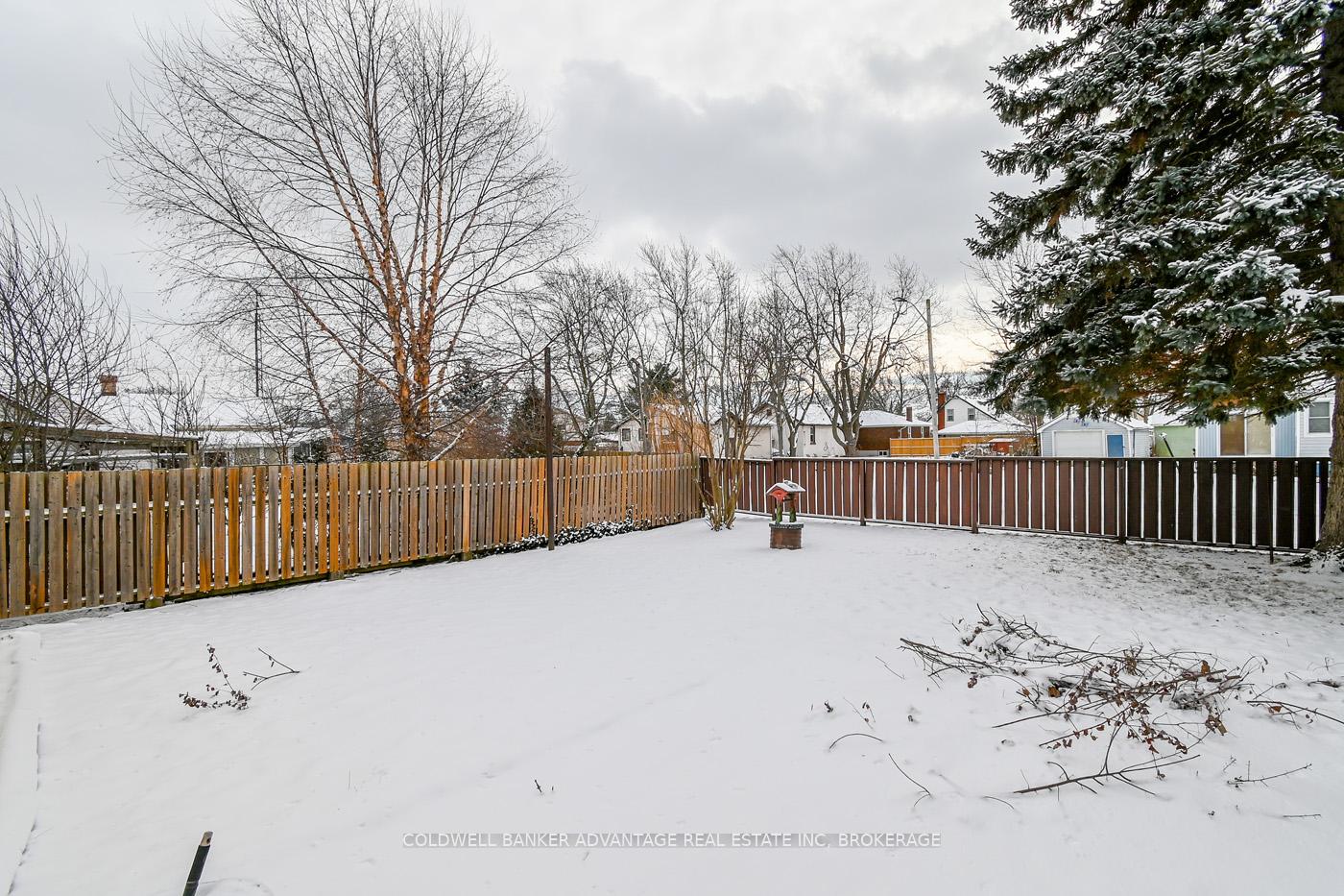 Photo 18 of 121 St. Augustine Avenue, Welland, Broadway — HOMEH