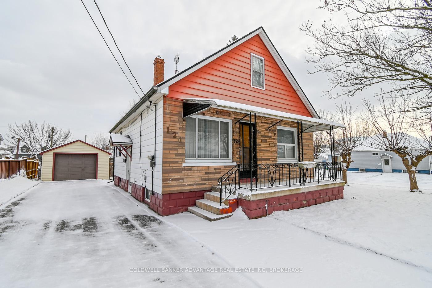 Photo 21 of 121 St. Augustine Avenue, Welland, Broadway — HOMEH