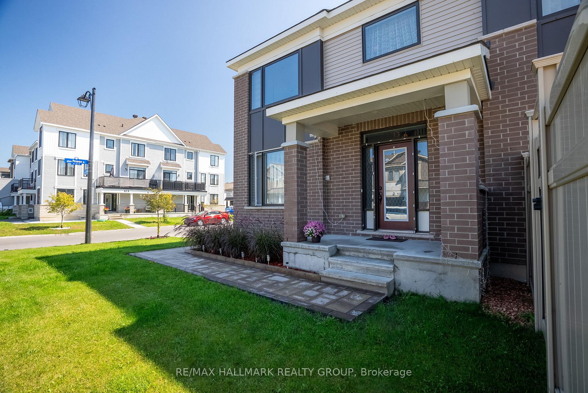 Photo 3 of 10 Pewee Place, Ottawa, Avalon West — HOMEH