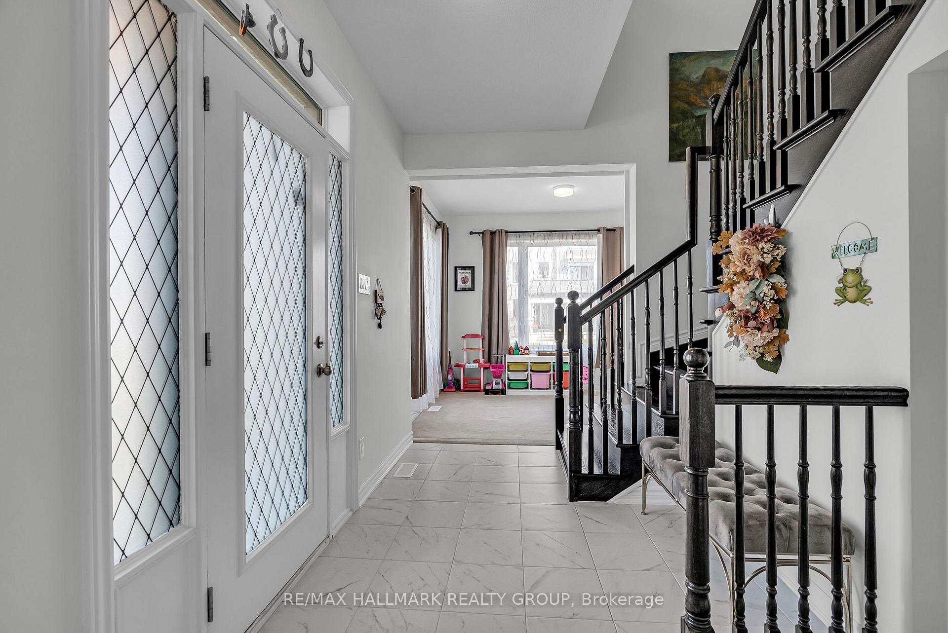 Photo 4 of 10 Pewee Place, Ottawa, Avalon West — HOMEH