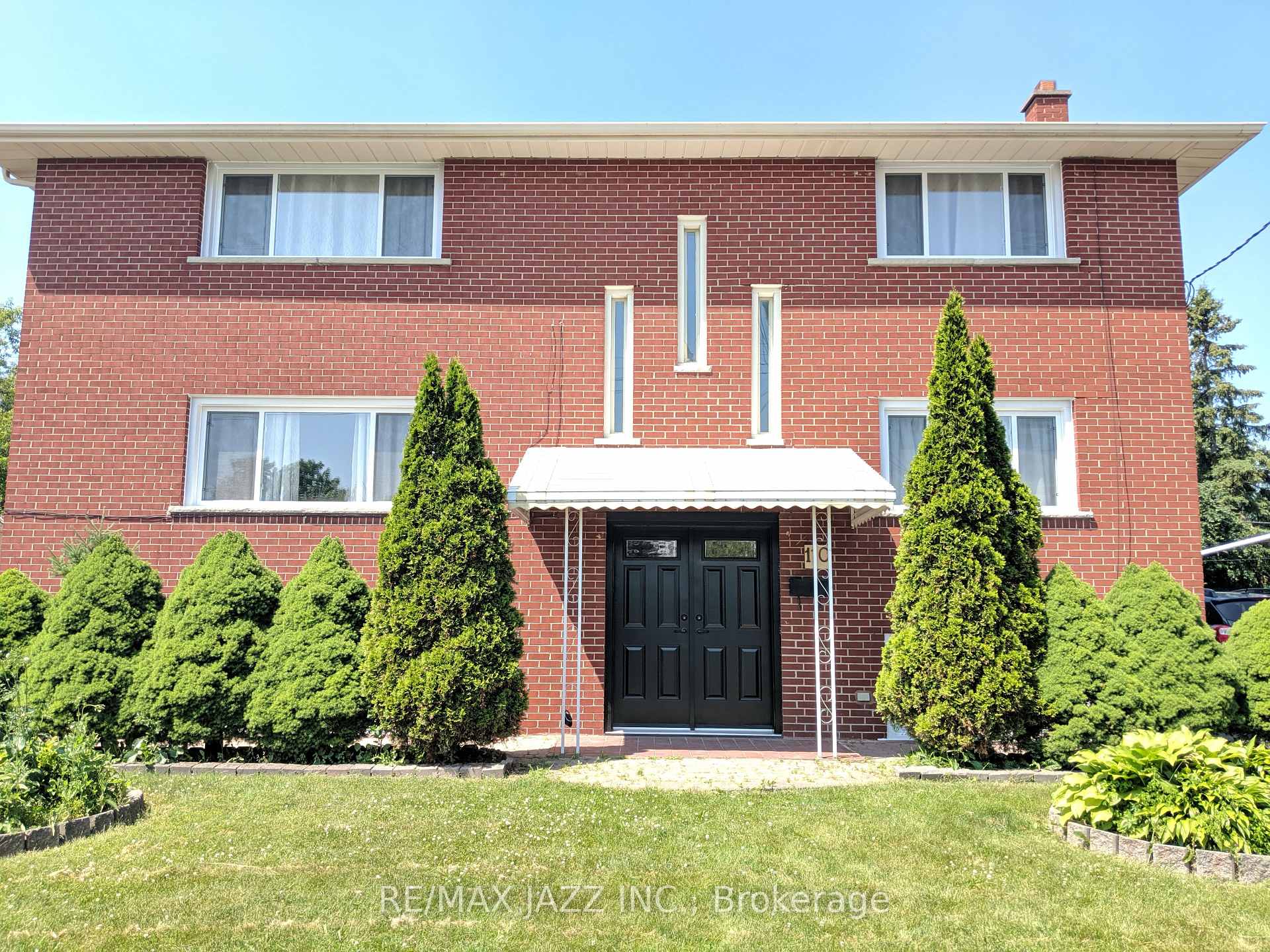 Front of 110 Cabot Street