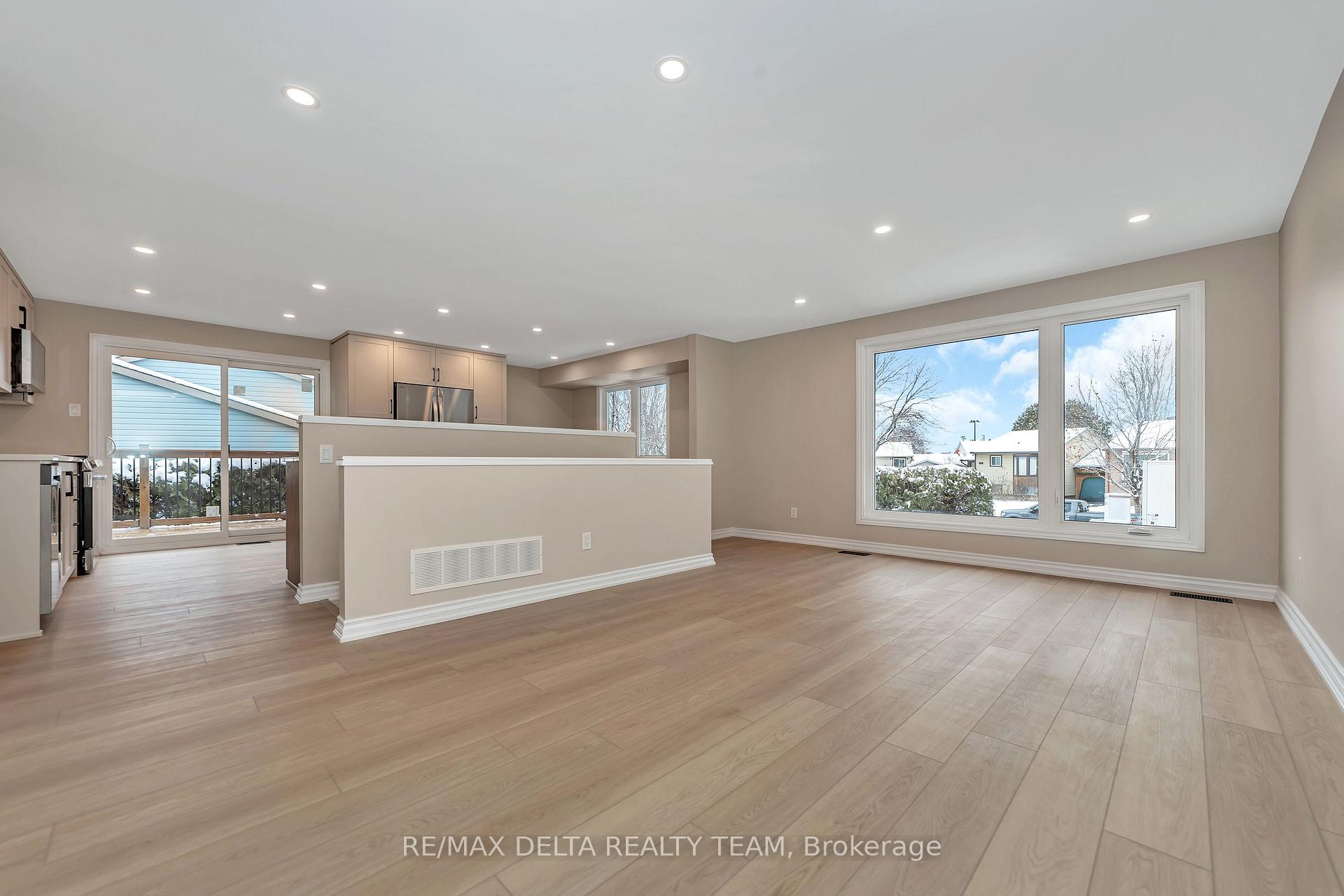 Photo 15 of 1593 Payette Drive, Ottawa, Bilberry Creek/Queenswood Heights — HOMEH