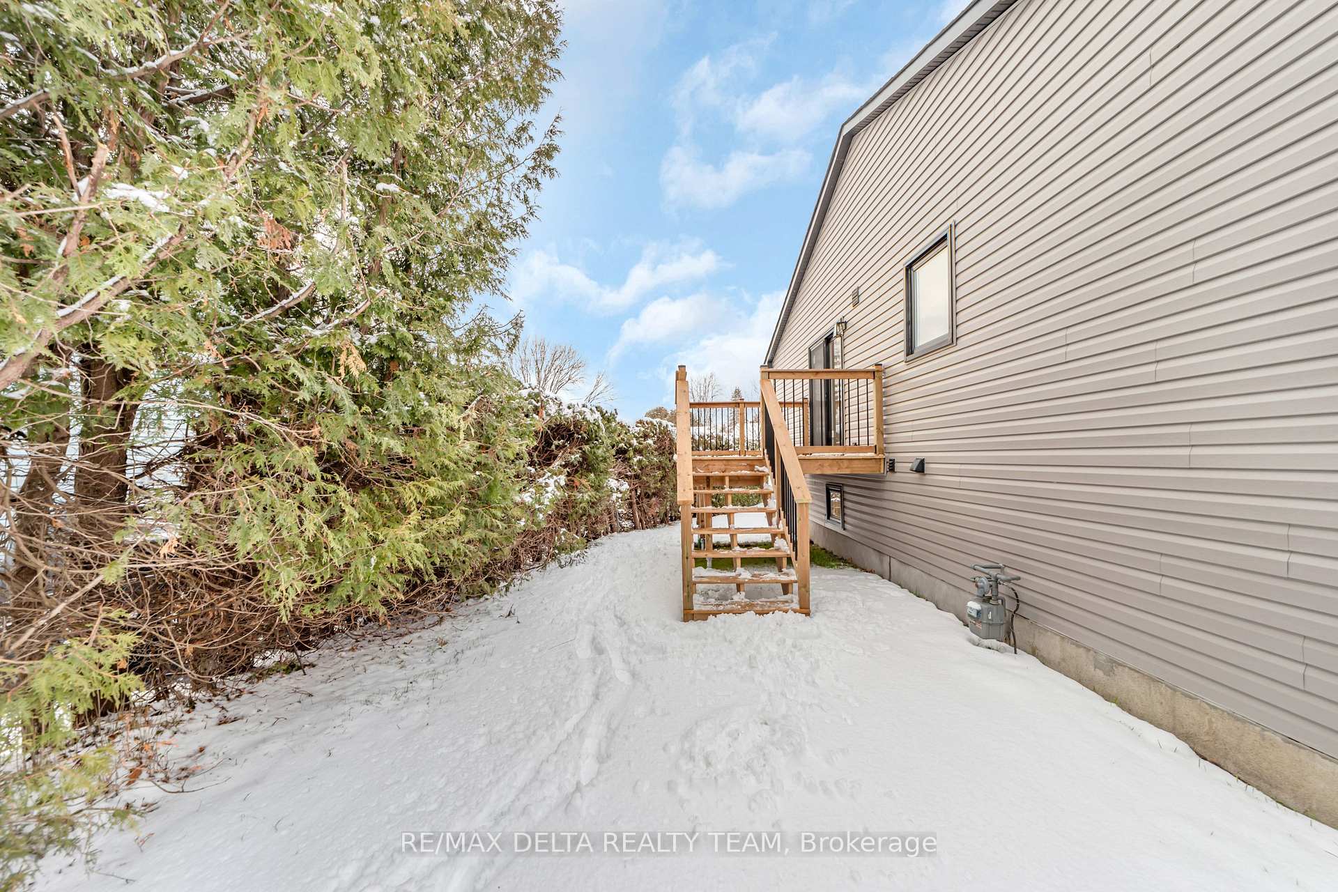 Photo 33 of 1593 Payette Drive, Ottawa, Bilberry Creek/Queenswood Heights — HOMEH