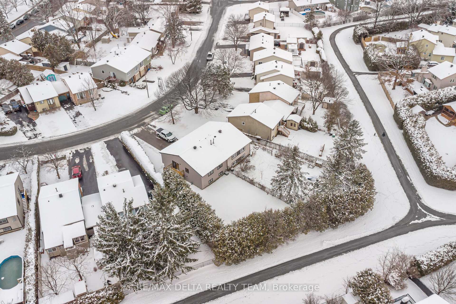 Photo 38 of 1593 Payette Drive, Ottawa, Bilberry Creek/Queenswood Heights — HOMEH