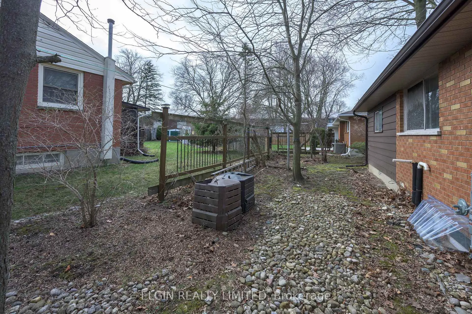 Photo 6 of 8 Ermatinger Street, St. Thomas — HOMEH