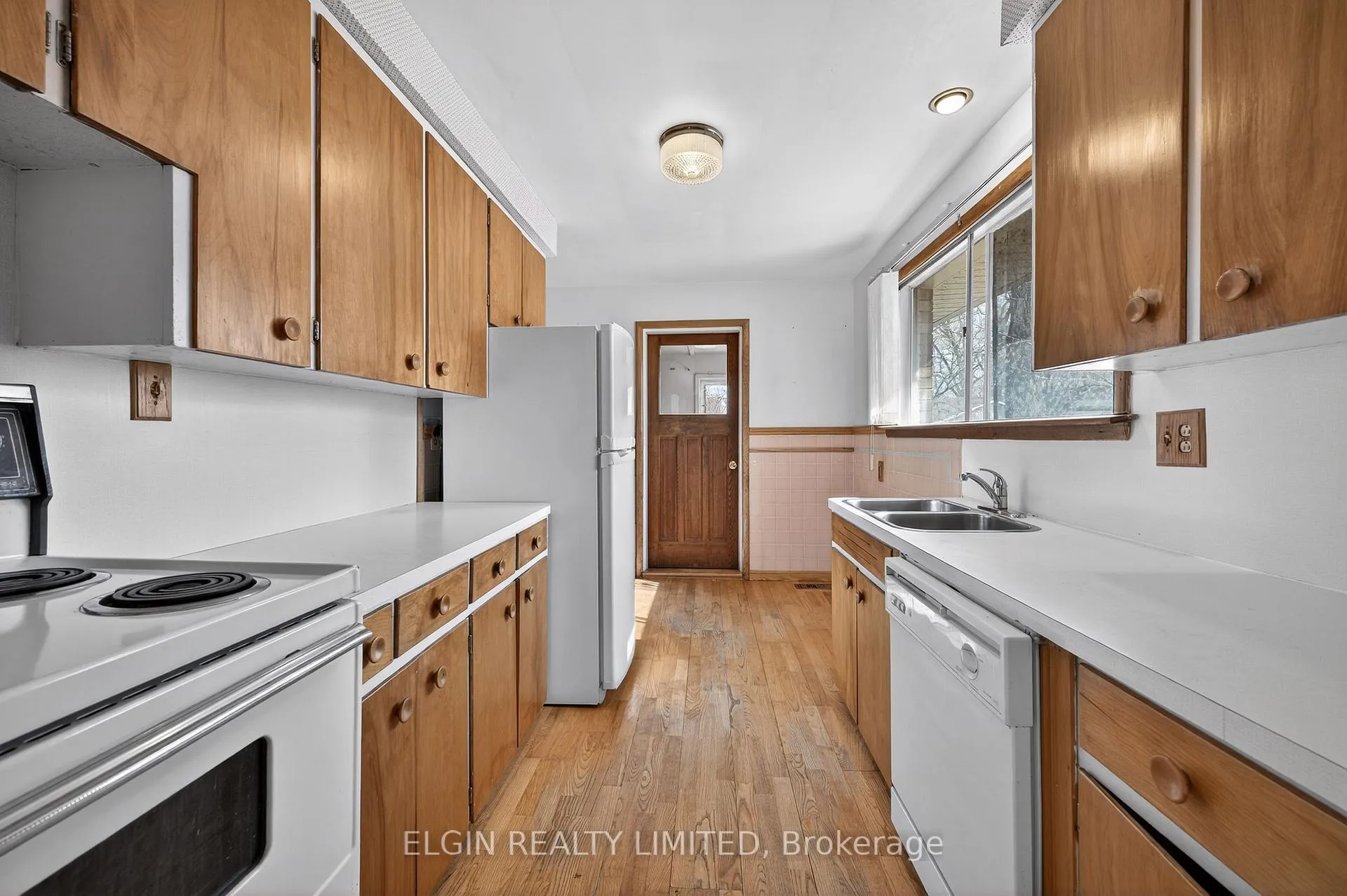 Photo 11 of 8 Ermatinger Street, St. Thomas — HOMEH