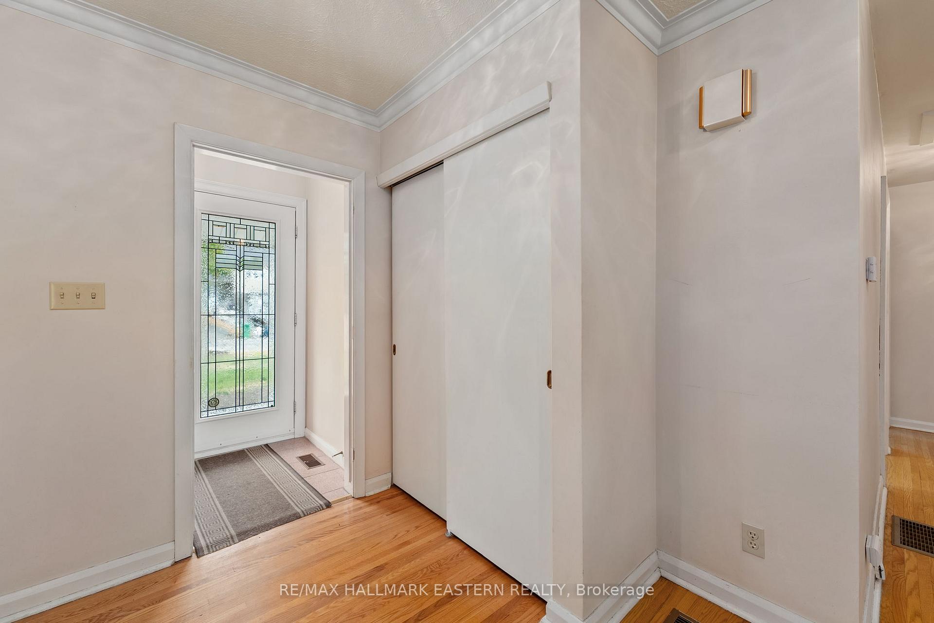 Photo 4 of 883 Kensington Drive, Peterborough, Monaghan Ward 2 — HOMEH