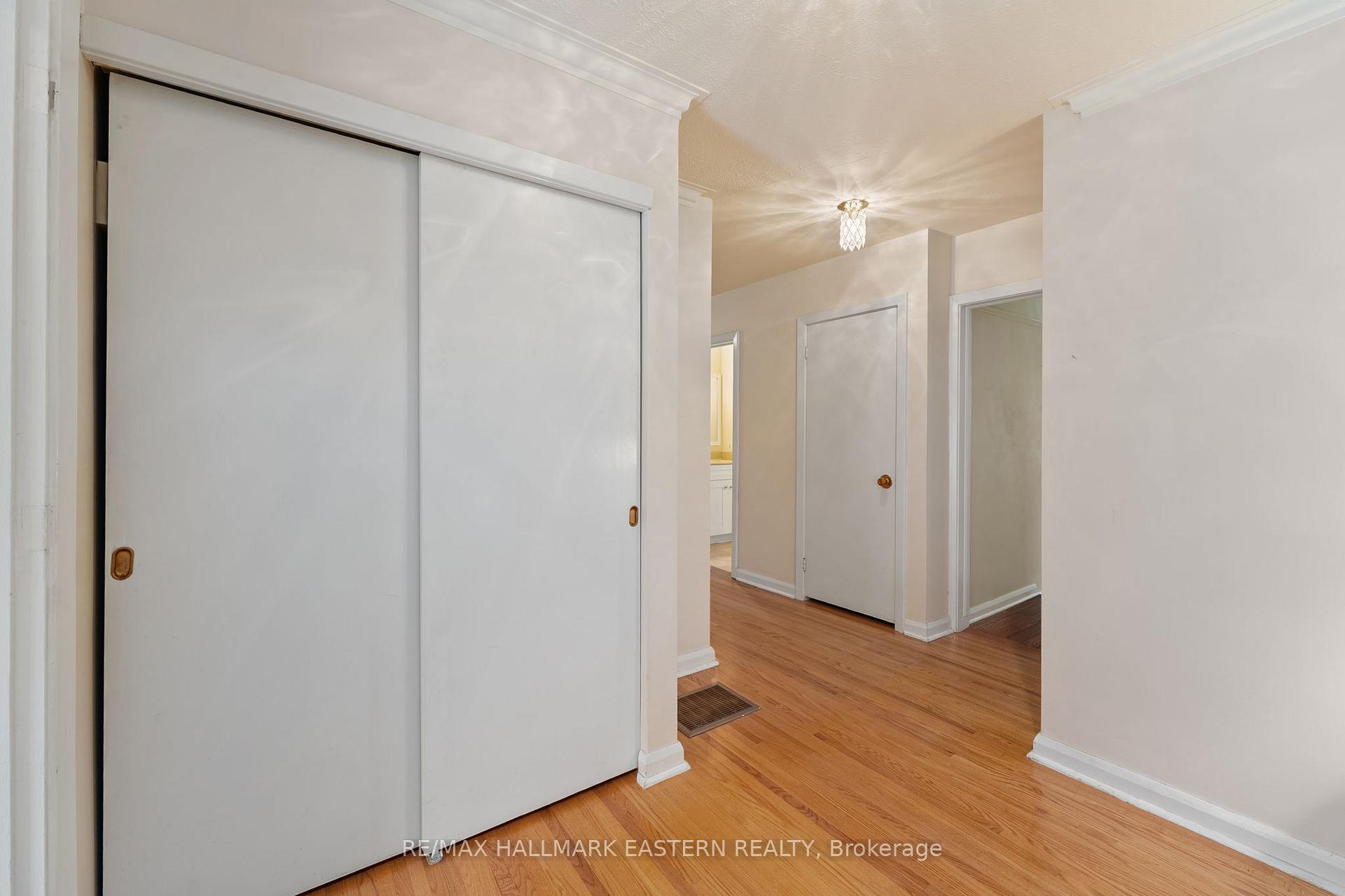 Photo 5 of 883 Kensington Drive, Peterborough, Monaghan Ward 2 — HOMEH