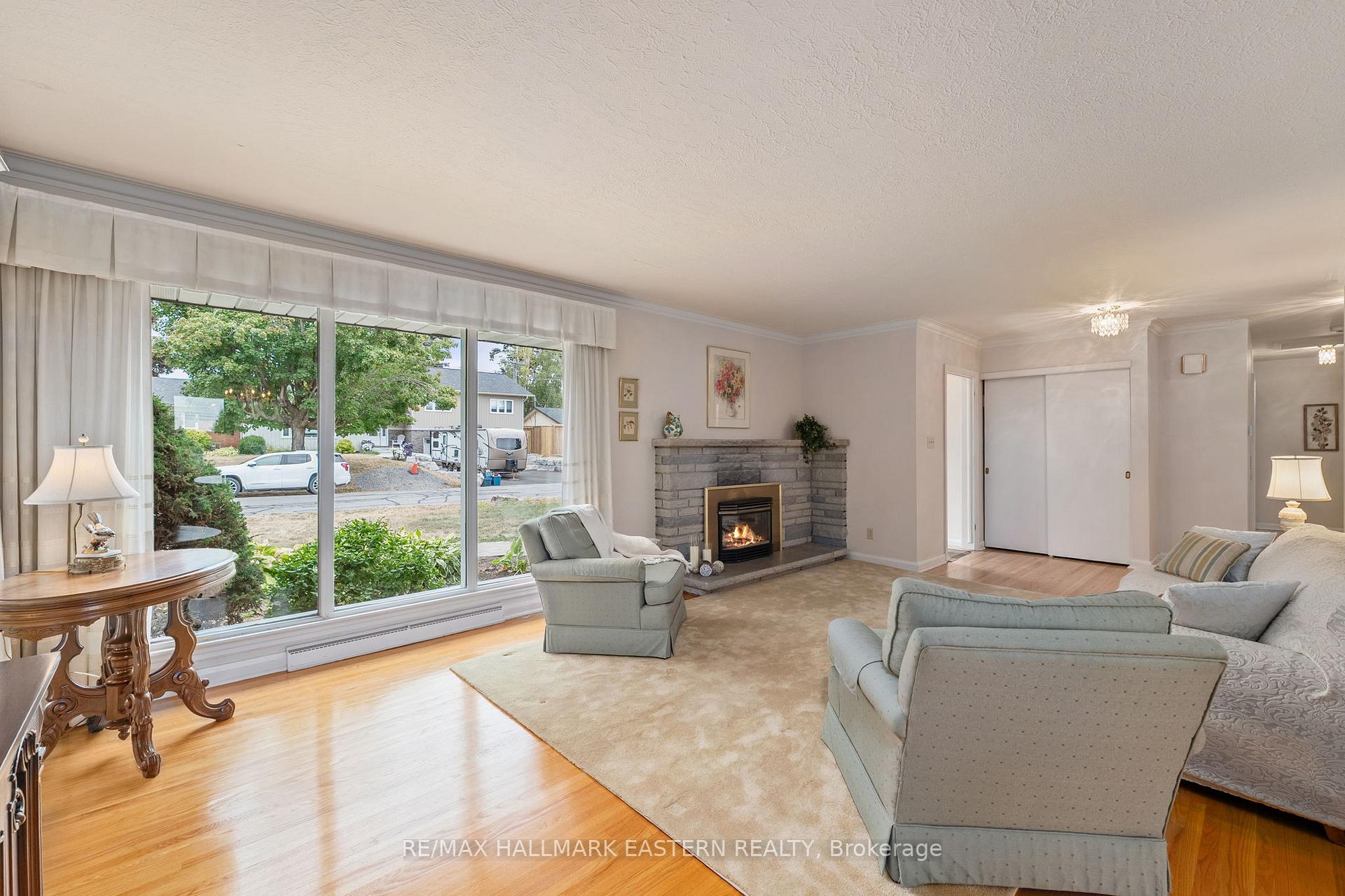Photo 9 of 883 Kensington Drive, Peterborough, Monaghan Ward 2 — HOMEH