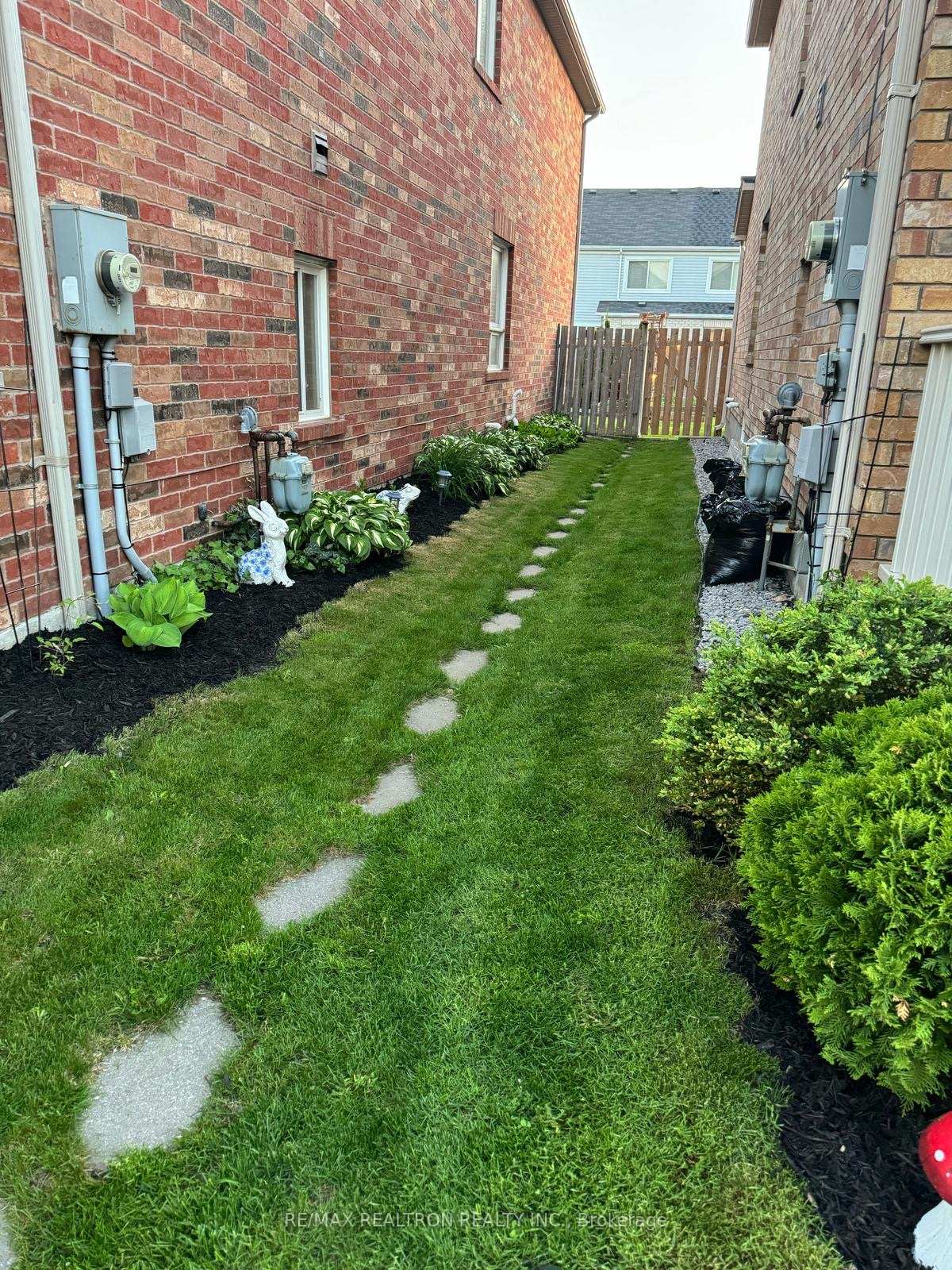 Photo 3 of 947 Fetchison Drive, Oshawa, Taunton — HOMEH