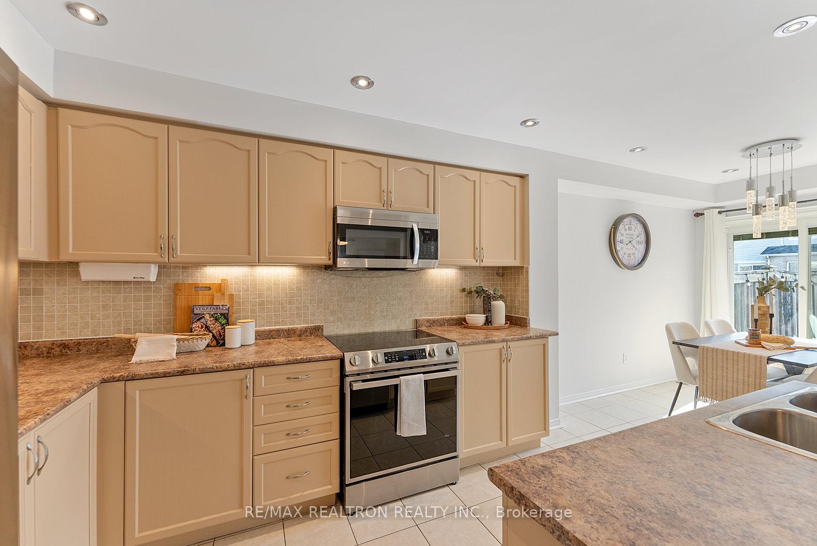 Photo 12 of 947 Fetchison Drive, Oshawa, Taunton — HOMEH