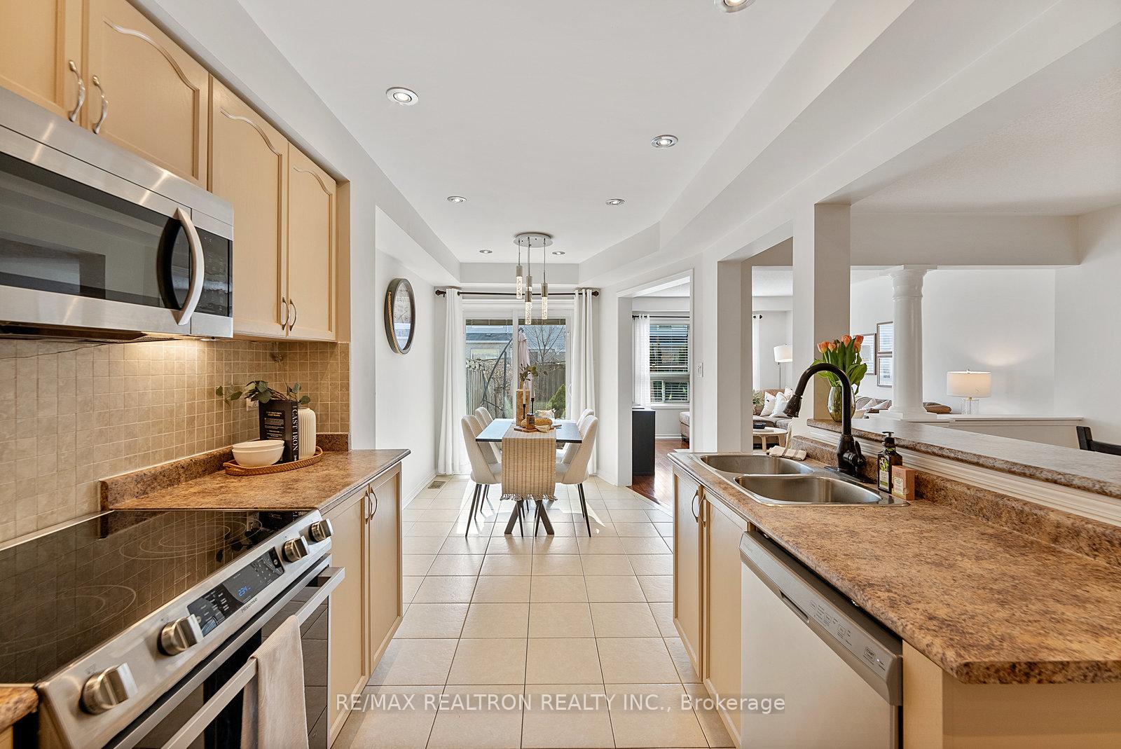 Photo 14 of 947 Fetchison Drive, Oshawa, Taunton — HOMEH