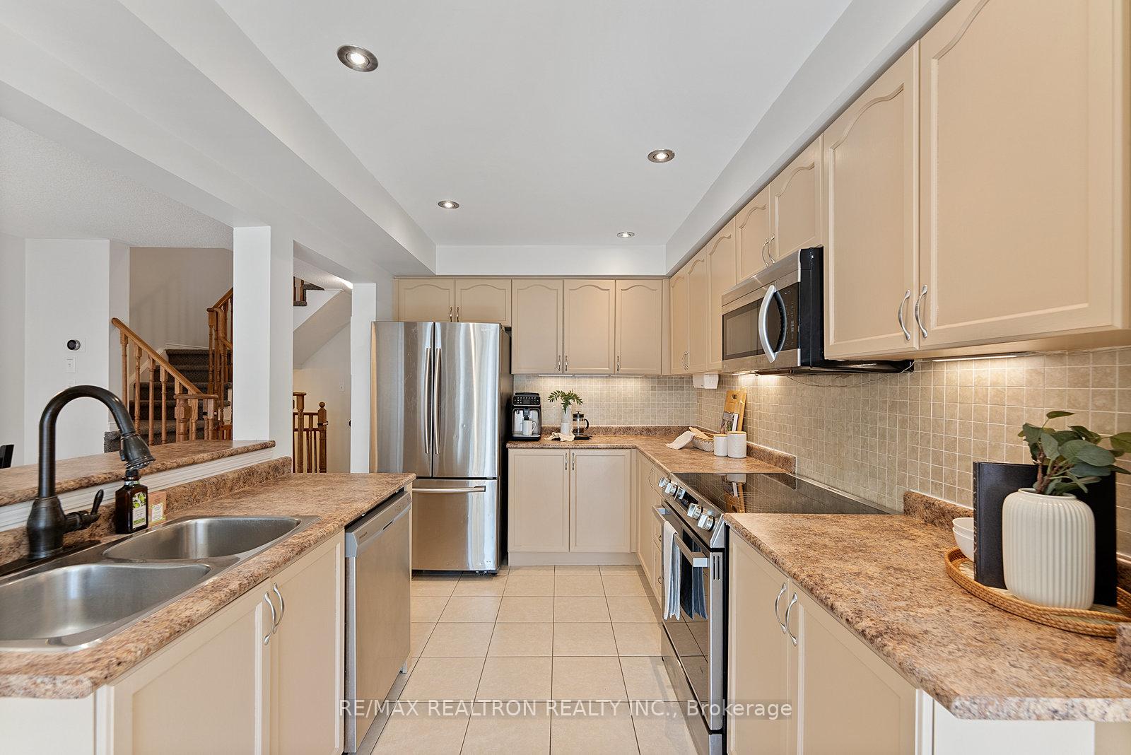 Photo 15 of 947 Fetchison Drive, Oshawa, Taunton — HOMEH
