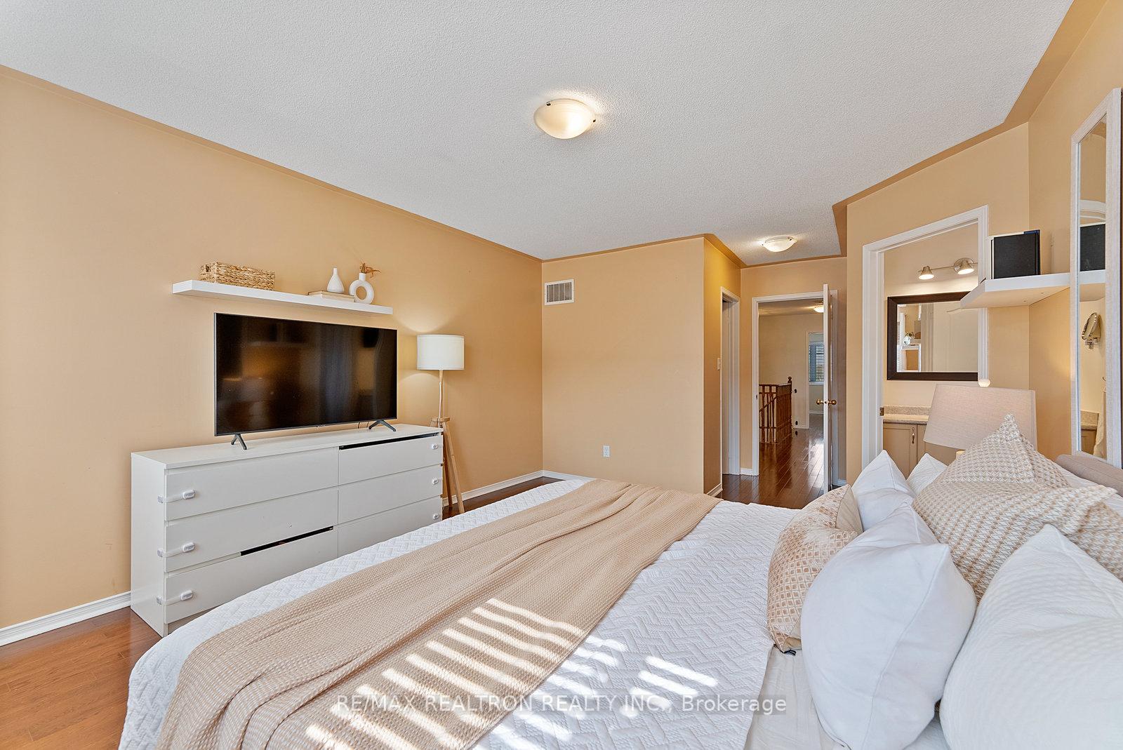 Photo 23 of 947 Fetchison Drive, Oshawa, Taunton — HOMEH