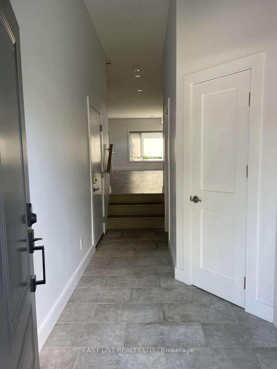 Photo 6 of Unit A, 844 Maplewood Avenue, Ottawa, Queensway Terrace North — HOMEH