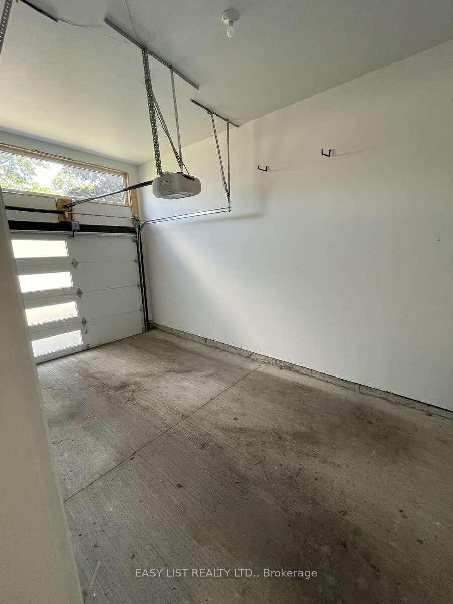 Photo 7 of Unit A, 844 Maplewood Avenue, Ottawa, Queensway Terrace North — HOMEH