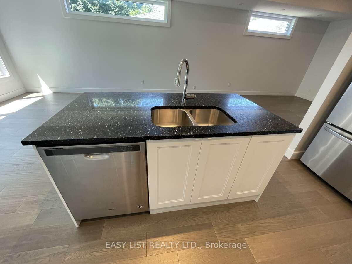 Photo 17 of Unit A, 844 Maplewood Avenue, Ottawa, Queensway Terrace North — HOMEH