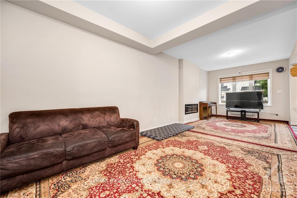 Photo 4 of 2190 Winsome Terrace, Ottawa, Fallingbrook/Gardenway South — HOMEH