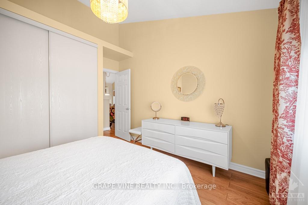 Photo 14 of 331 Nestleton Street, Ottawa, Avalon East — HOMEH