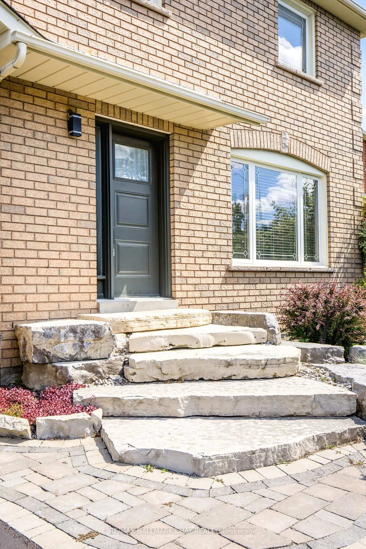 Photo 3 of 124 Brown Street, Barrie, Holly — HOMEH
