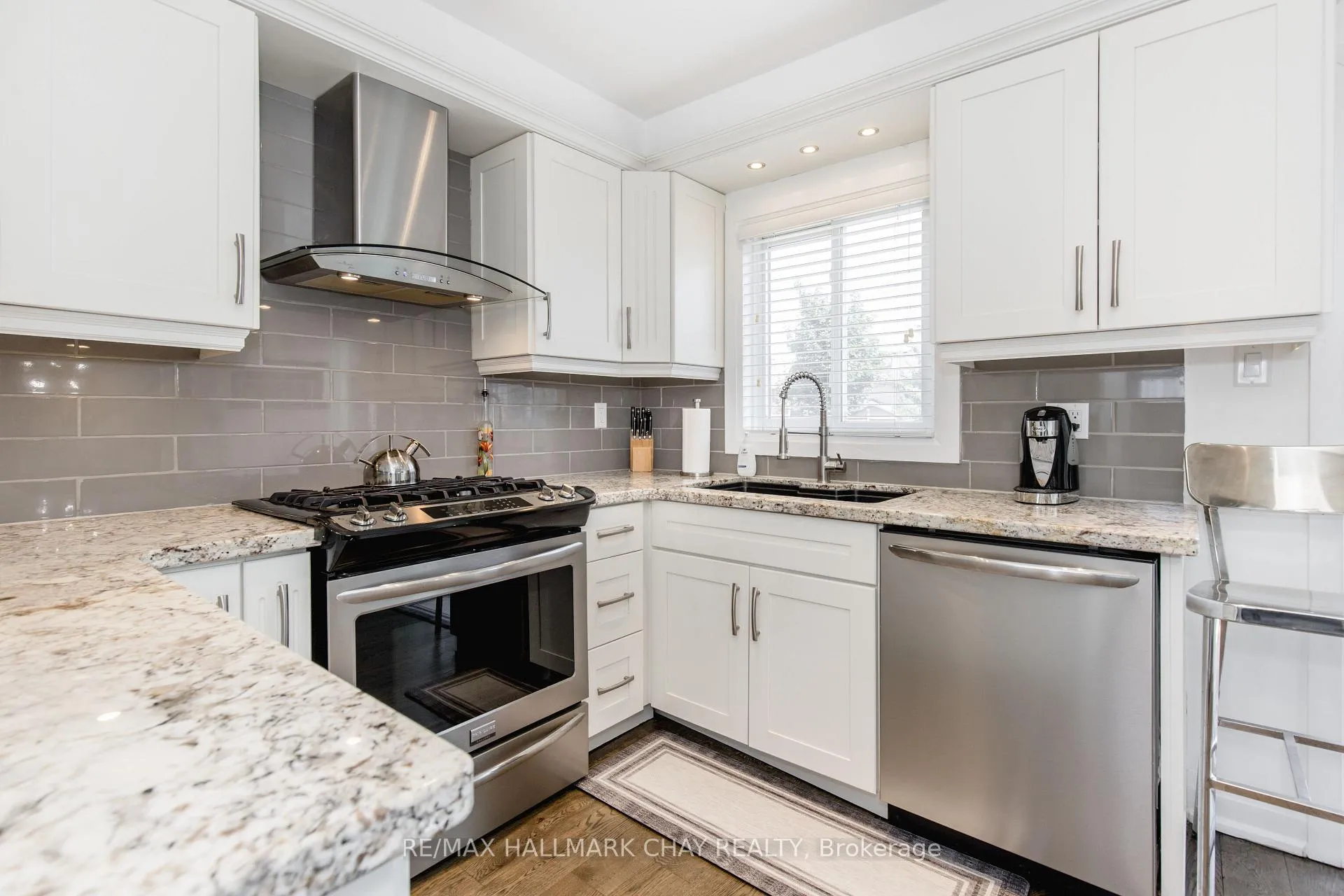 Photo 11 of 124 Brown Street, Barrie, Holly — HOMEH