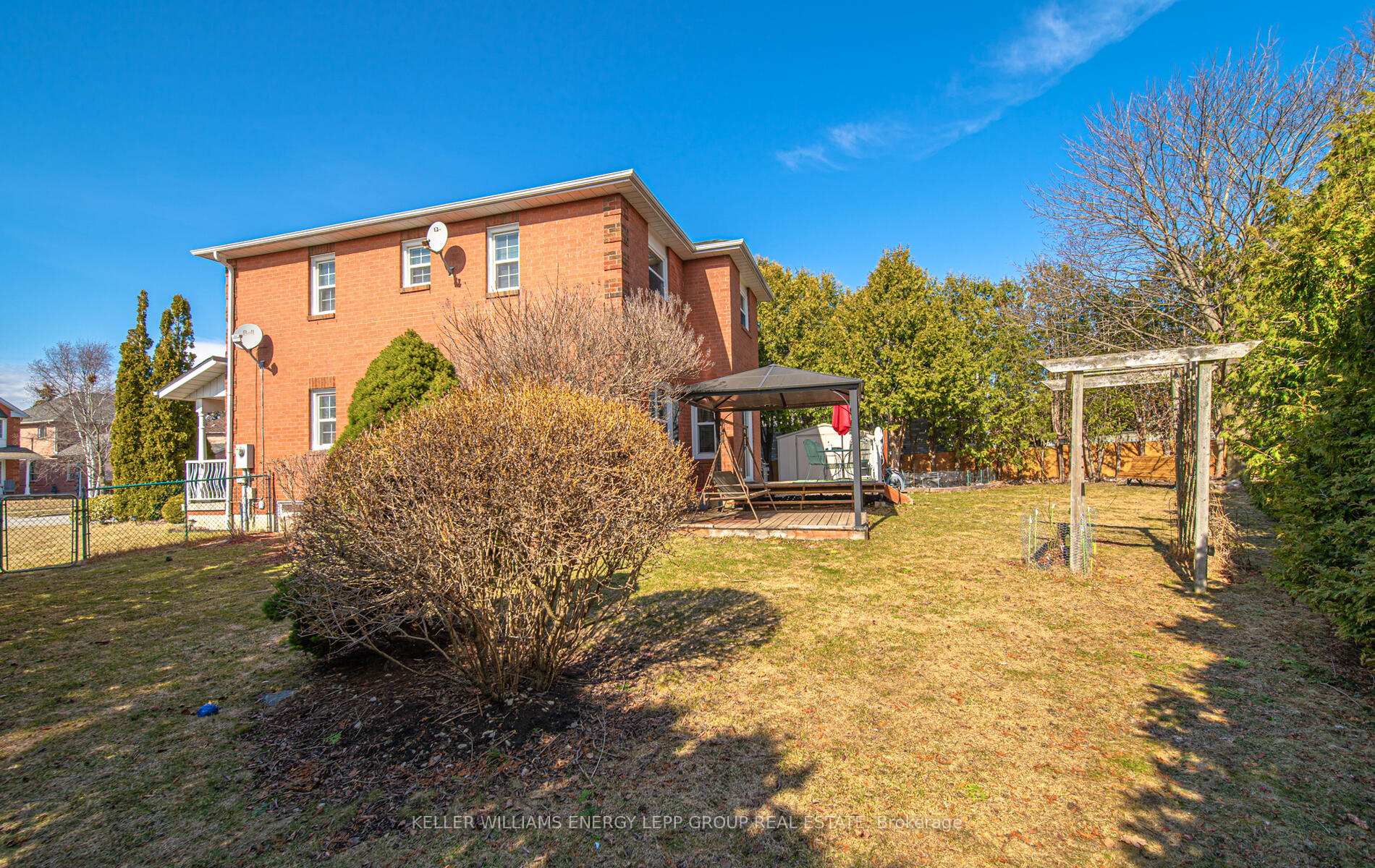 Photo 8 of 37 Eric Clarke Drive, Whitby, Rolling Acres — HOMEH