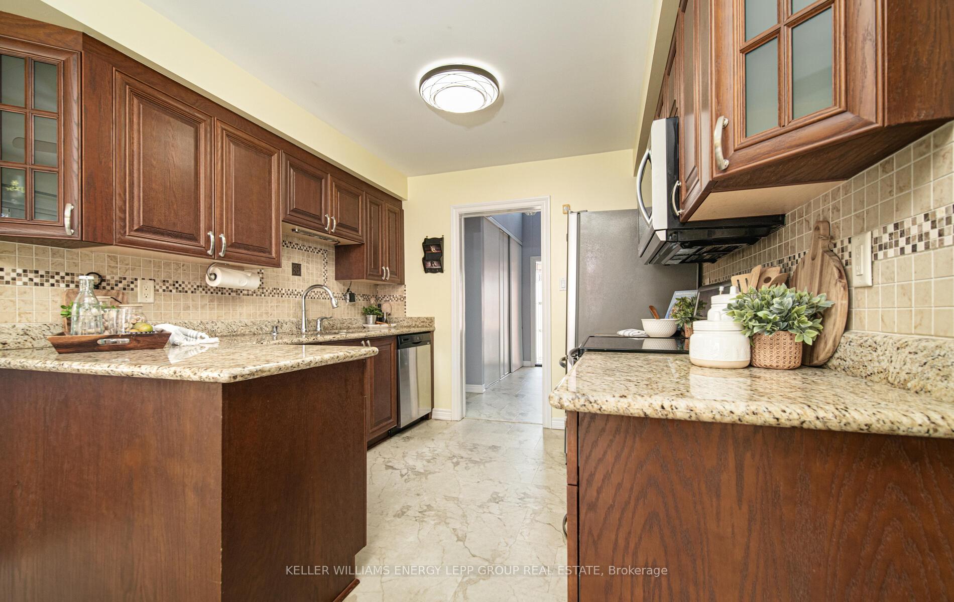 Photo 24 of 37 Eric Clarke Drive, Whitby, Rolling Acres — HOMEH