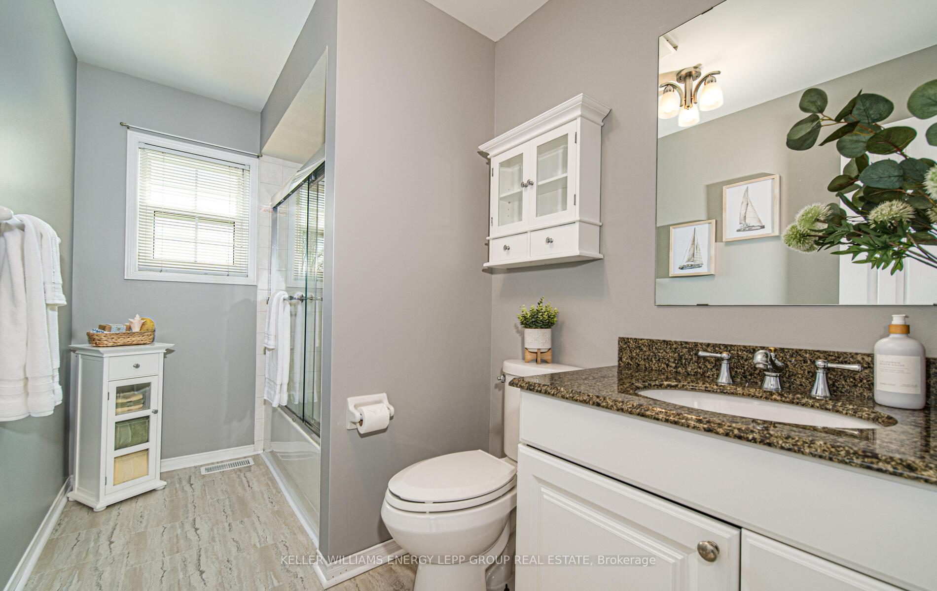 Photo 39 of 37 Eric Clarke Drive, Whitby, Rolling Acres — HOMEH