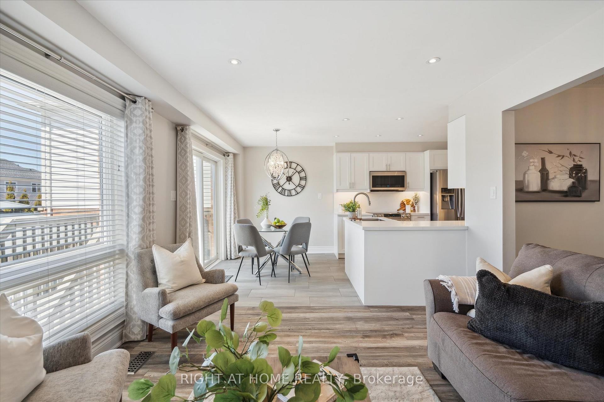 Photo 6 of 668 Blythwood Square, Oshawa, Samac — HOMEH