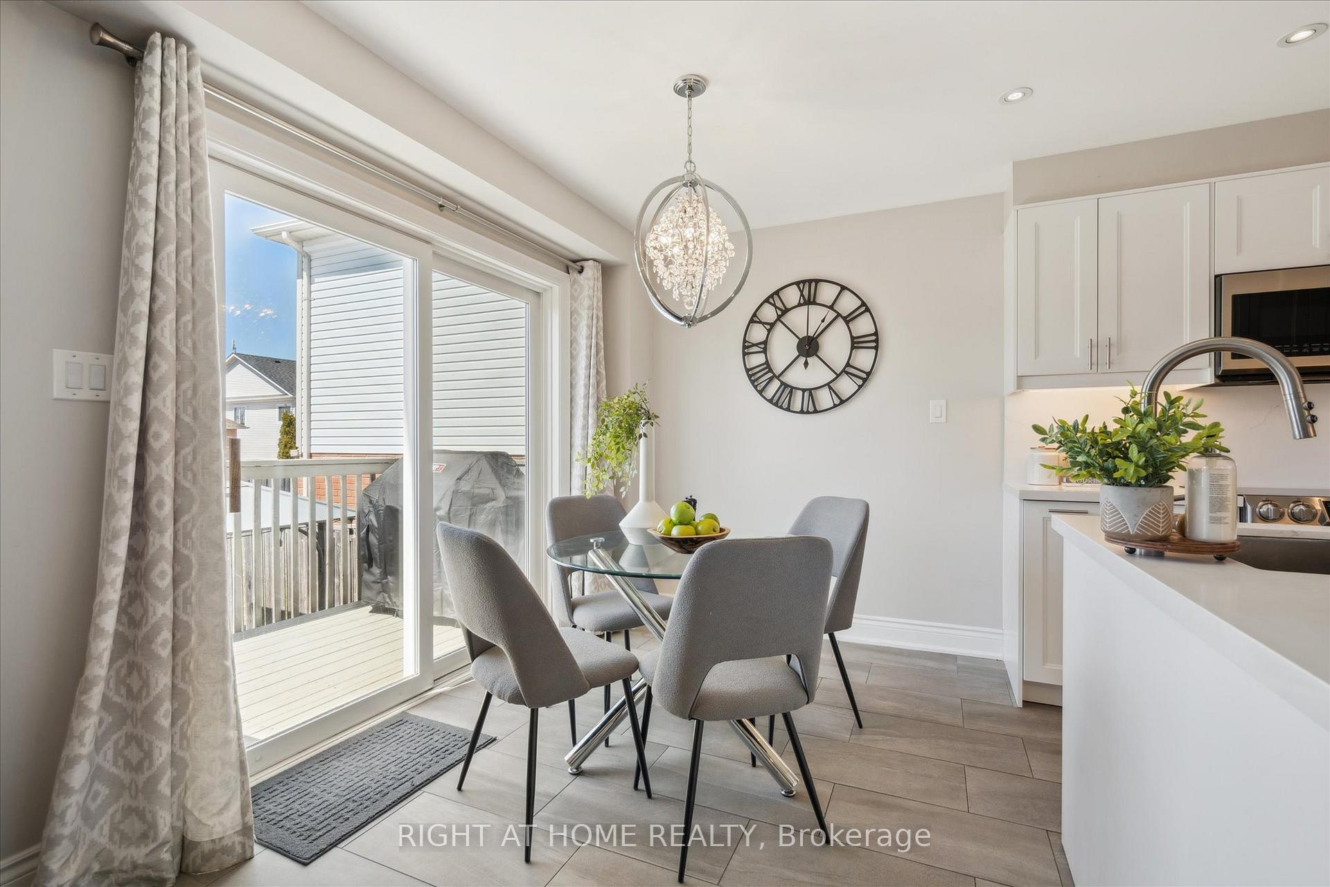 Photo 7 of 668 Blythwood Square, Oshawa, Samac — HOMEH