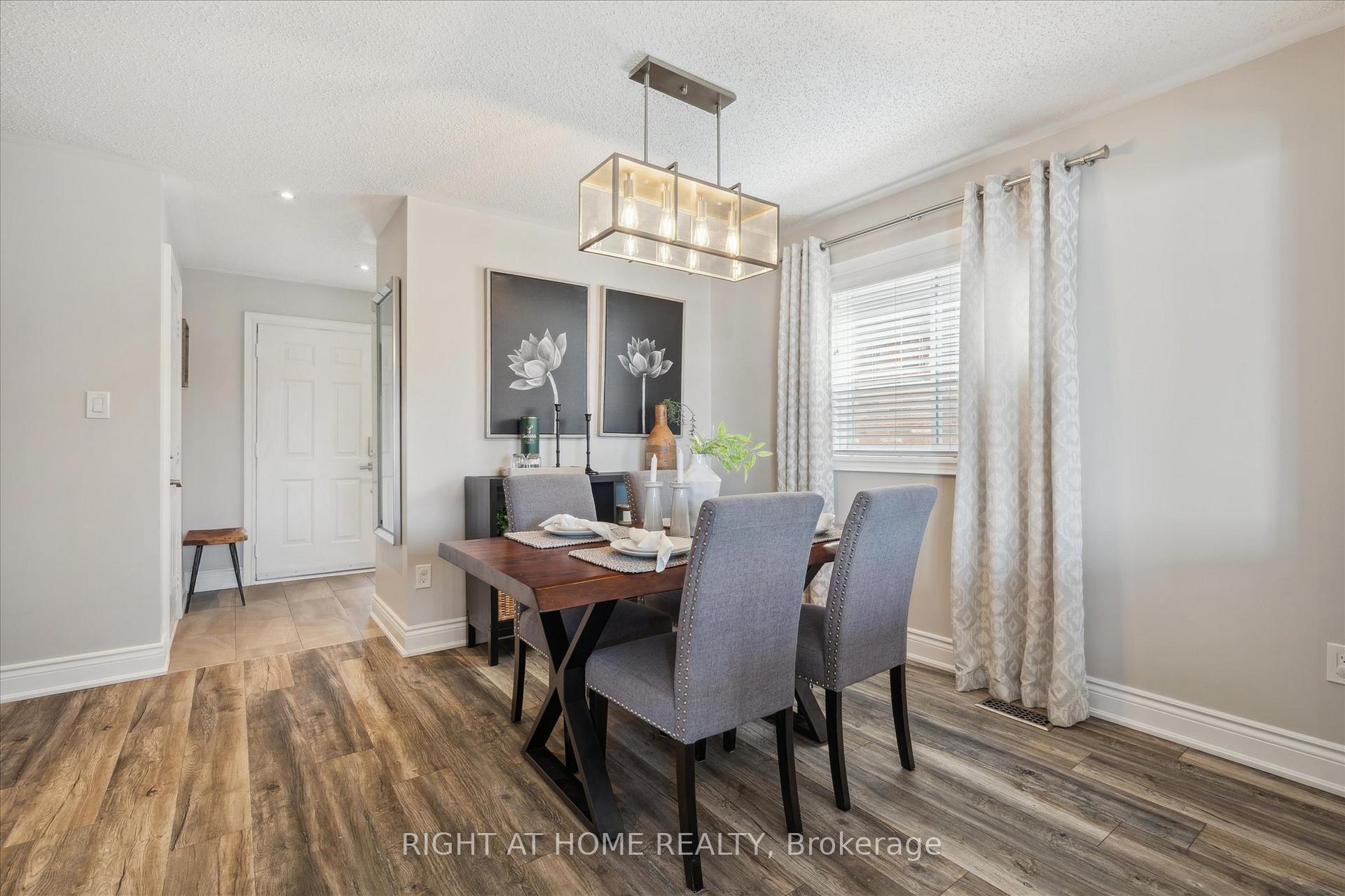 Photo 12 of 668 Blythwood Square, Oshawa, Samac — HOMEH