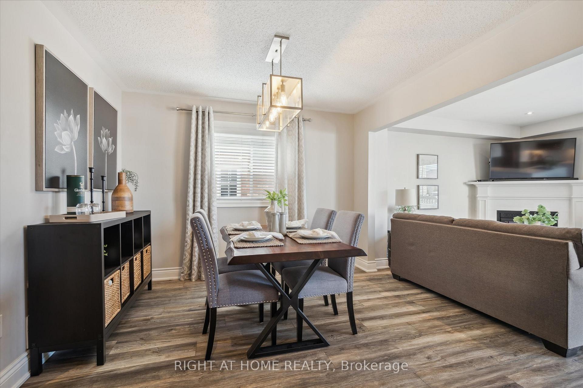Photo 13 of 668 Blythwood Square, Oshawa, Samac — HOMEH