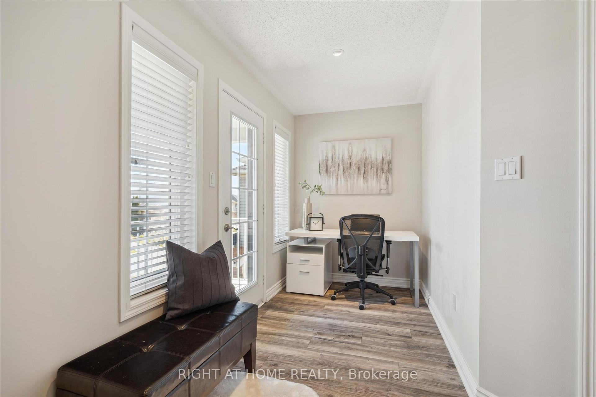 Photo 14 of 668 Blythwood Square, Oshawa, Samac — HOMEH