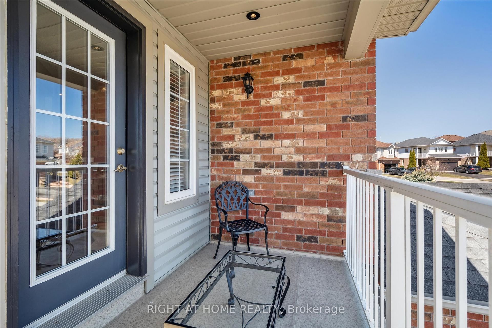 Photo 15 of 668 Blythwood Square, Oshawa, Samac — HOMEH