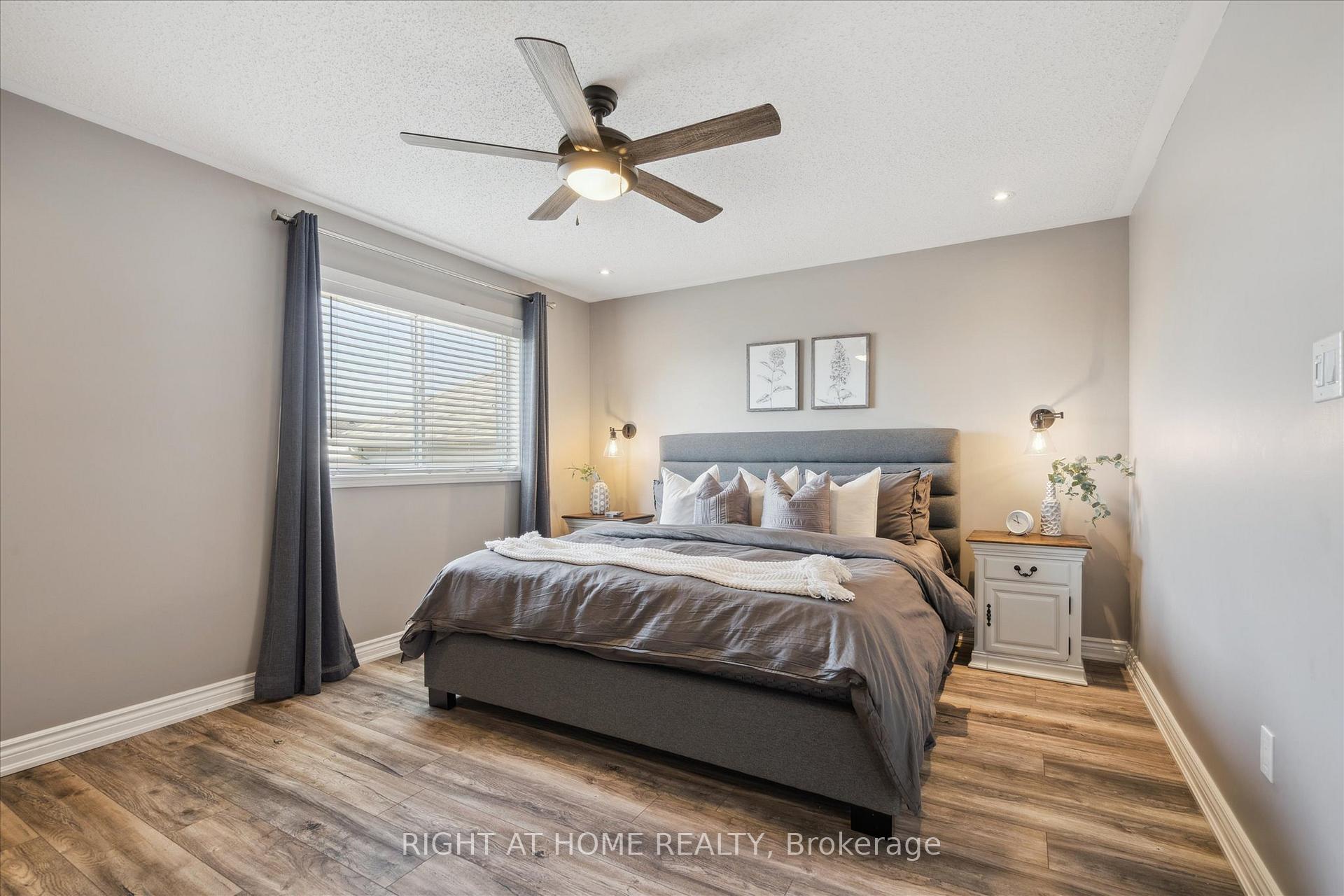 Photo 17 of 668 Blythwood Square, Oshawa, Samac — HOMEH
