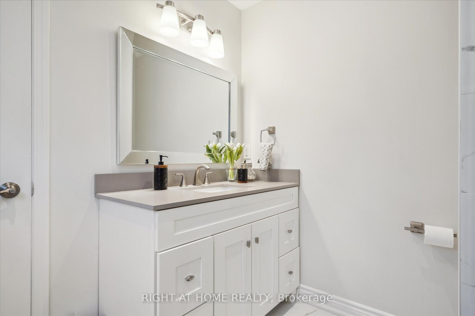 Photo 20 of 668 Blythwood Square, Oshawa, Samac — HOMEH