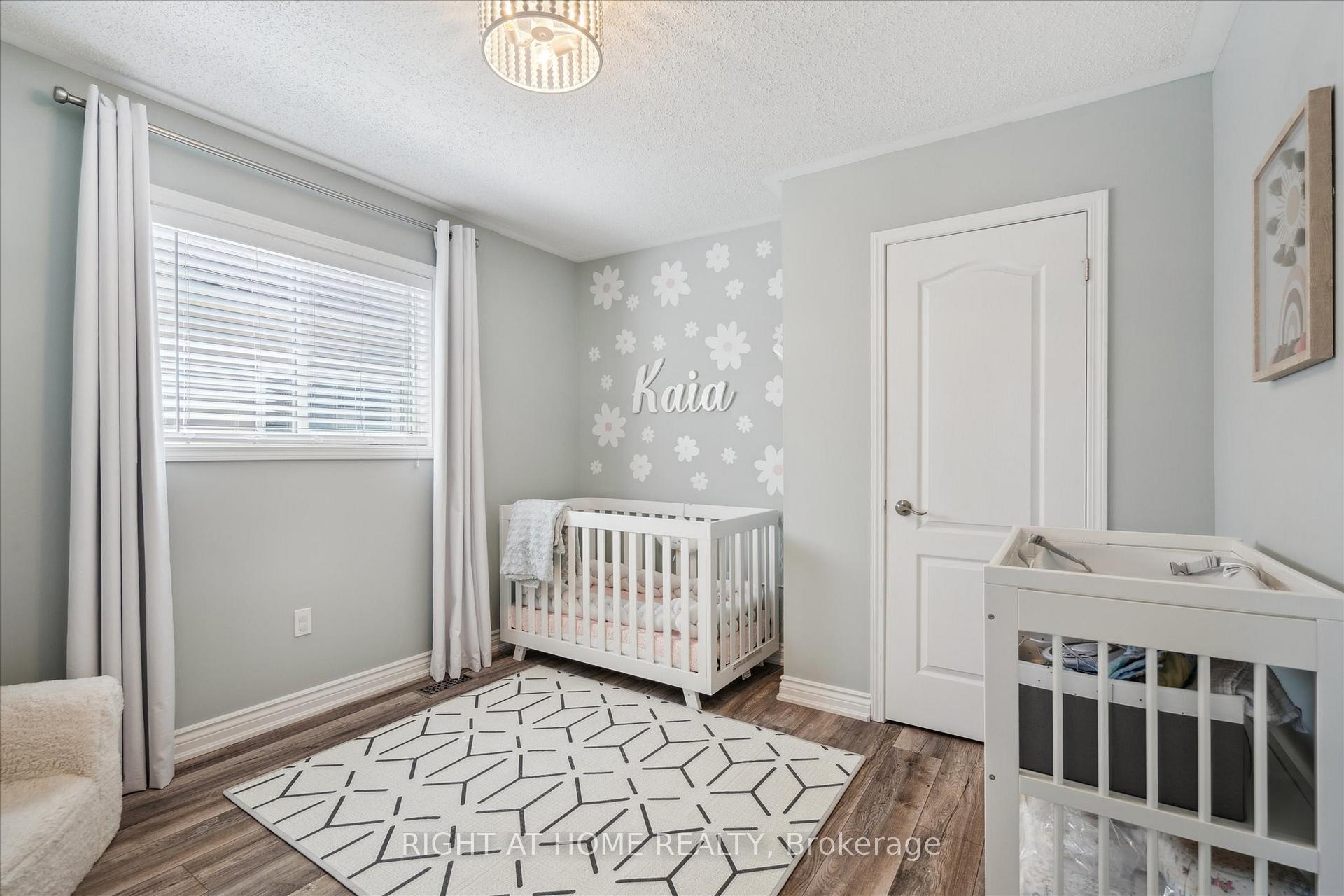 Photo 21 of 668 Blythwood Square, Oshawa, Samac — HOMEH