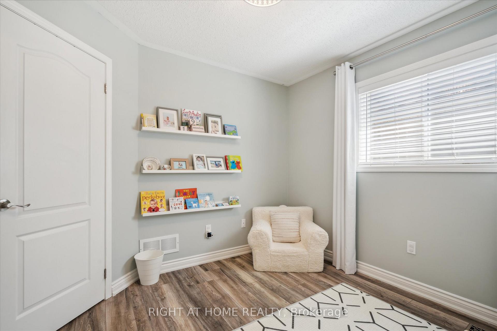 Photo 22 of 668 Blythwood Square, Oshawa, Samac — HOMEH